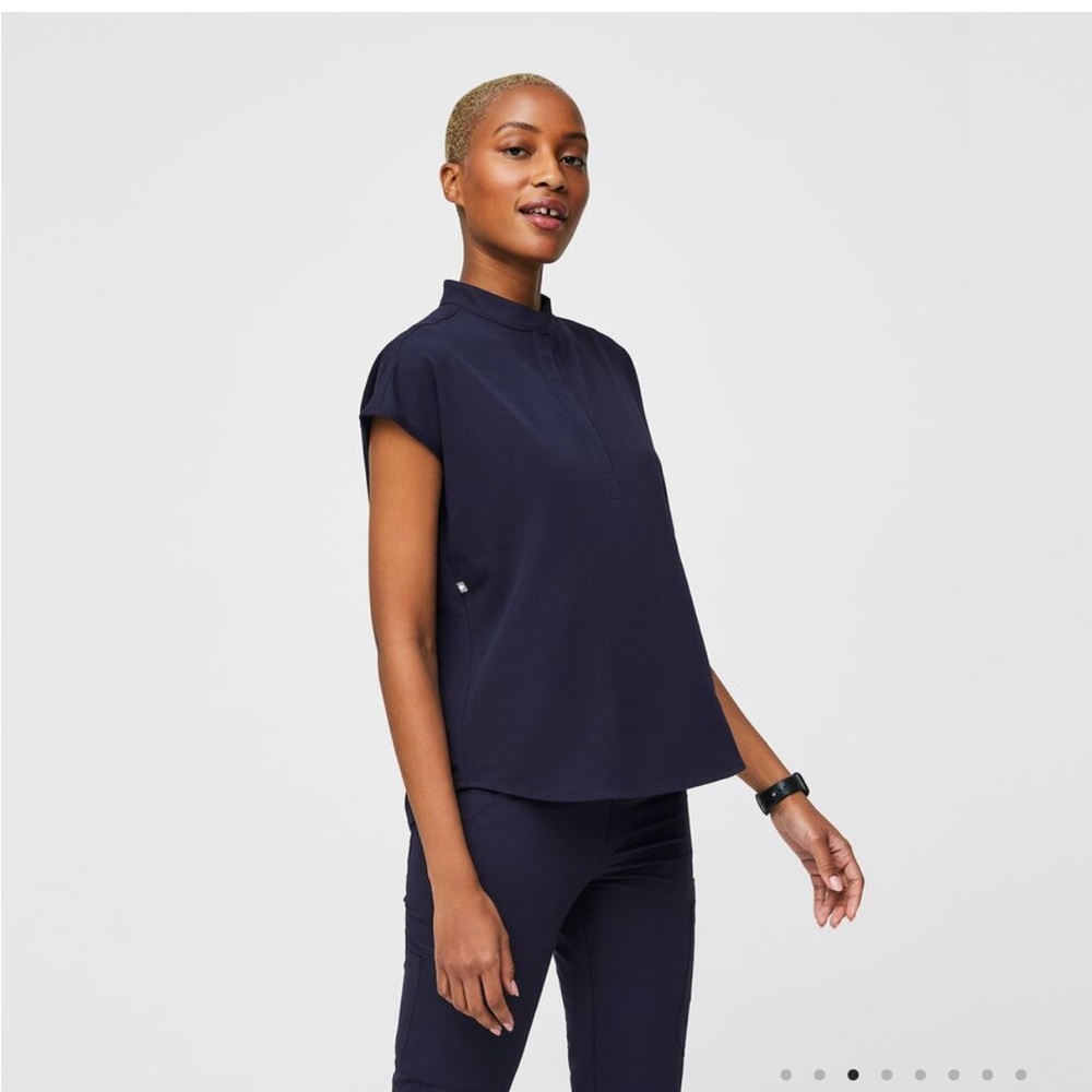 Figs Rafaela oversized scrub top size xs in navy blue